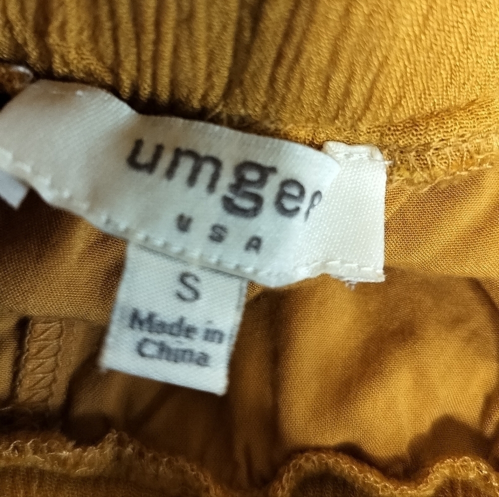 (1296) Umgee Mustard Yellow Boho Embroidered Ruffle Hem Shorts Size Small - Picture 6 of 8